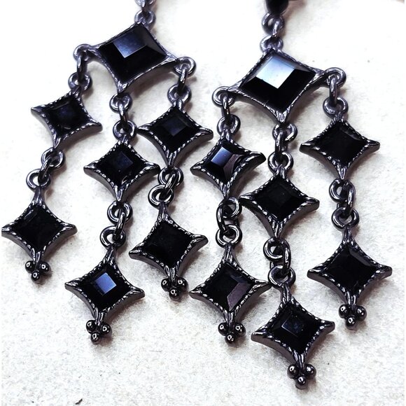 🔥$5/$25 Carol Collection Black Chandelier Faceted Post Earrings - Picture 3 of 10